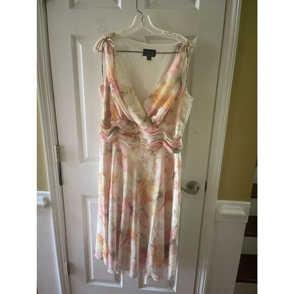 Scarlett Dresses & Skirts - Scarlett Floral Pink & Cream V-Neck Tie-Shoulder Midi Dress SZ14W